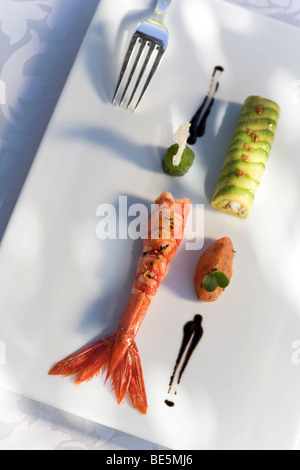 Cannelloni de crabe à l'avocat de carabiniers, tomates confites, pesto jelly, cuisinés par le chef Hans Neuner, Ocean Restaurant, Ho Banque D'Images