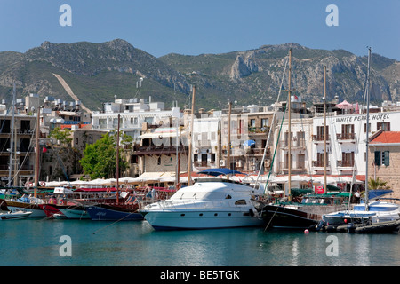 Bateaux du port de Kyrenia, également connu sous le nom de Girne, Chypre du Nord, Chypre, Europe Banque D'Images