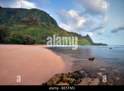 Tunnels Beach et Bali Hai à marée basse. Kauai, Hawaii Banque D'Images