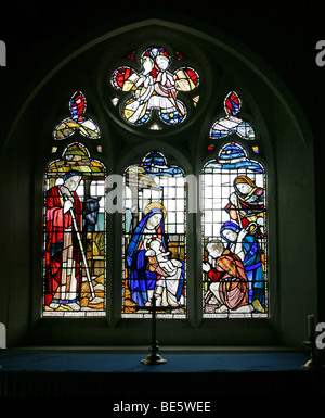 Vitraux d'Edward Payne de 1959 représentant la Nativité et l'adoration des bergers, marché de l'église St Thomas Rasen, Lincolnshire Banque D'Images