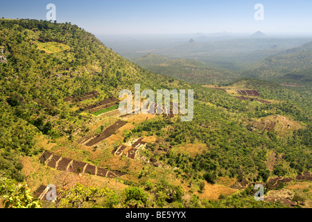 Vue sur la Grande Vallée du Rift depuis les pistes du mont Elgon en Ouganda. Banque D'Images