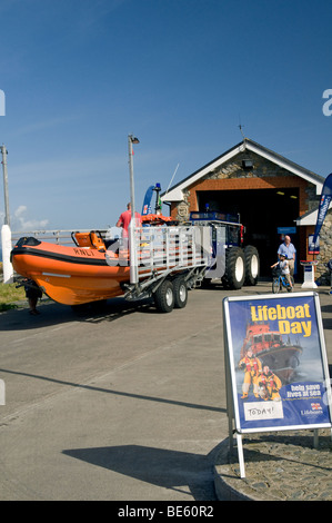 Les visiteurs à la station de sauvetage au cours de la à Skerries, comté de Dublin, Irlande le jour de sauvetage Banque D'Images