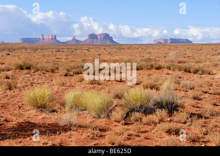 Monolithes géants de Monument Valley Navajo Nation Park, Arizona, USA Banque D'Images