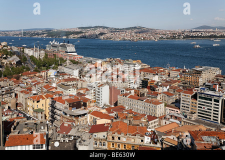 Vue panoramique depuis la tour de Galata sur les toits sur le Bosphore, Galatasaray, Beyoglu, Istanbul, Turquie Banque D'Images