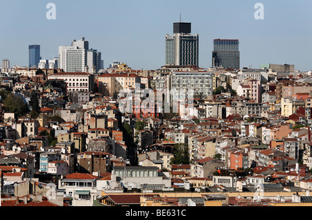 Vue sur les toits de gratte-ciel modernes sur Beyoglu, Istanbul, Turquie Banque D'Images