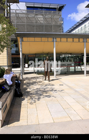 Sculpture en bronze de Cary Grant dans Millennium Square Bristol UK Banque D'Images