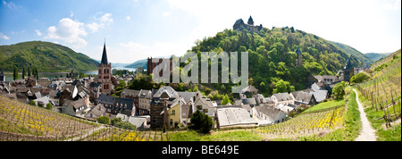 Vue sur Bacharach en face du château de Burg Schadeck, Mayence-bingen district, Rhénanie-Palatinat, Allemagne, Europe Banque D'Images