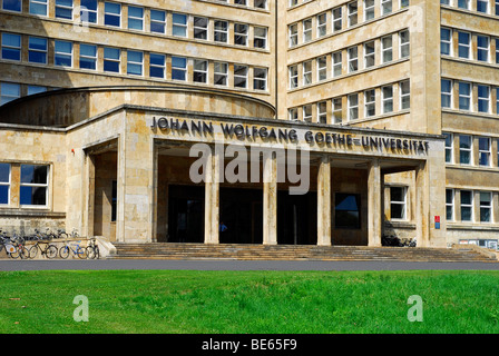 Entrée principale dans le néo-classicisme, style Goethe-Universitaet, Campus Westend, un ancien bâtiment IG Farben par l'architecte Hans Poe Banque D'Images