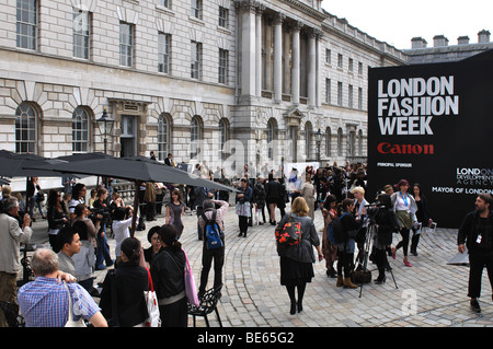 Somerset House en 2009 La Semaine de la mode de Londres, Londres, Angleterre, Royaume-Uni Banque D'Images