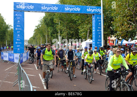 Maire de Londres Skyride dans le centre commercial, London, England, UK Banque D'Images