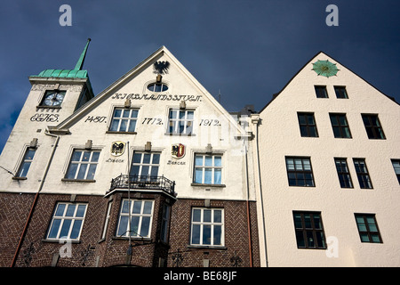 Front de mer à Bergen, Norvège, connu comme le quartier de Bryggen. Vieux bois bâtiments datent des années 1700 Banque D'Images