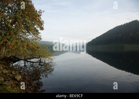 Réservoir Derwent et barrage dans le Derbyshire Peak District Banque D'Images