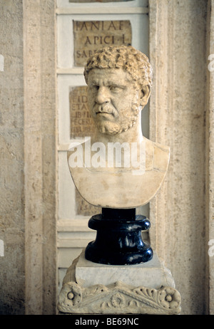 Ancien buste en marbre de l'empereur Caracalla, Gallery, les musées du Capitole, le Palazzo Nuovo, colline du Capitole, Rome, Latium, Italie, Euro Banque D'Images