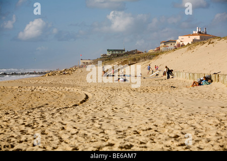 La plage de Lacanau Océan en dehors de la saison de l'Atlantique sur la côte sud-ouest de la France près de Bordeaux Banque D'Images