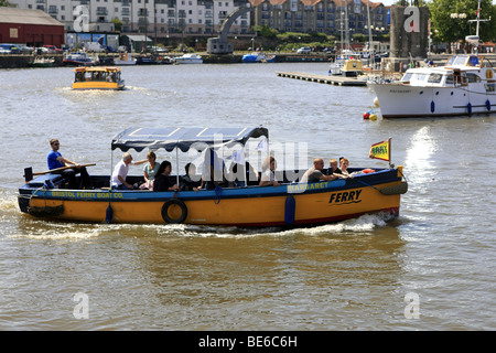 Ferry dans la zone Port flottant de Bristol, Royaume-Uni Banque D'Images