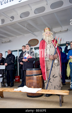 Cérémonie de passage du Cercle Polaire Arctique en Norvège à bord du navire de croisière Hurtigruten MS Trollfjord. Banque D'Images