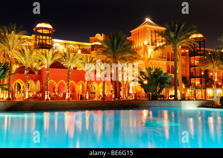 Piscine et Grand Resort Hotel, Hurghada, Egypte, Afrique du Sud Banque D'Images