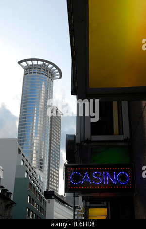 Casino club près de la gare, à l'arrière du DG de banque, bâtiment Kronenhochhaus, Frankfurt am Main, Hesse, Germany, Europe Banque D'Images