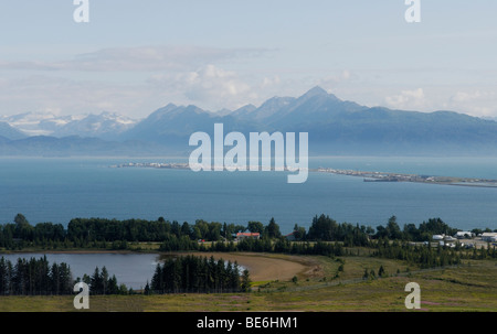 Homer, Alaska avec l'Homer Spit poussant dans la baie Kachemak Banque D'Images