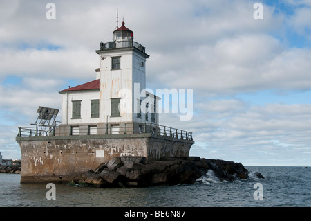 Le port d'Oswego Phare Ouest Pierhead, NY USA. Banque D'Images