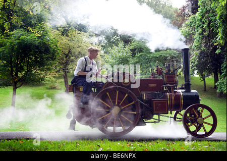 La réplique du tracteur à vapeur 'Tigrou' de Summerlee Museum à Coatbridge, en Écosse, en photo dans le parc de Kelvingrove, Glasgow. Banque D'Images