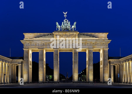 Porte de Brandebourg, au petit matin, Berlin, Germany, Europe Banque D'Images