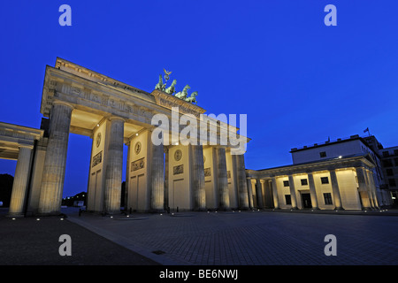 Porte de Brandebourg, au petit matin, Berlin, Germany, Europe Banque D'Images