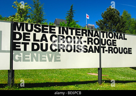 À l'entrée du Musée International de la Croix-Rouge et du Croissant-Rouge à Genève, siège du Comité International o Banque D'Images