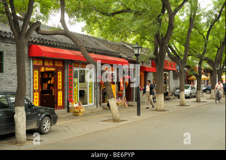 Une scène de rue à proximité du Temple du Lama Yong He Gong à Beijing Hutong, Dongcheng CN Banque D'Images