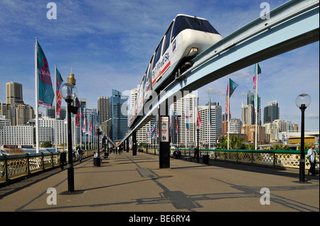 Sur Monorail Pyrmont Bridge, Darling Harbour, Sydney, New South Wales, Australia Banque D'Images