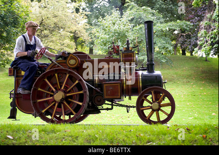 La réplique du tracteur à vapeur 'Tigrou' de Summerlee Museum à Coatbridge, en Écosse, en photo dans le parc de Kelvingrove, Glasgow. Banque D'Images