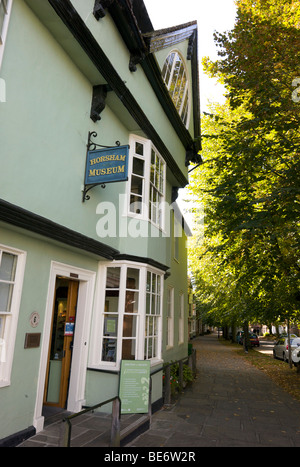 Horsham museum situé dans une maison de ville médiévale dans le Causeway de Horsham, West Sussex, UK Banque D'Images