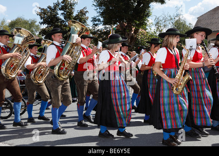 La musique folklorique à la parade de la bande de Samson, Mariapfarr, Lungau, état de Salzbourg, Salzbourg, Autriche, Europe Banque D'Images