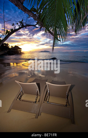 Coucher du soleil près de glacis, Sunset Beach Hotel, l'île de Mahé, Seychelles, océan Indien, Afrique Banque D'Images