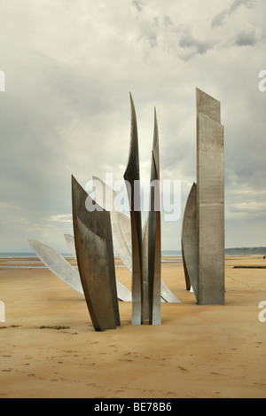 Les Braves - Sculpteur Anilore Banon, Omaha Beach, Normandie, France Banque D'Images