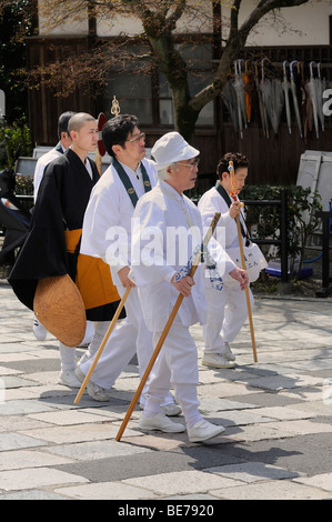 Pilgrim au temple Kiyomizu-dera, dans la vieille ville, Kyoto, Japon, Asie Banque D'Images