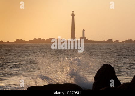 Vue sur le phare de l'île haute vierge 'ile de la vierge', Finistère, Bretagne, France. Banque D'Images