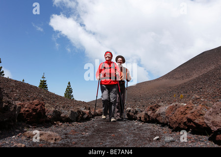 Cumbre Vieja, couple de randonnée sur la "Ruta de los Volcanes, Route des volcans, La Palma, Canary Islands, Spain, Europe Banque D'Images