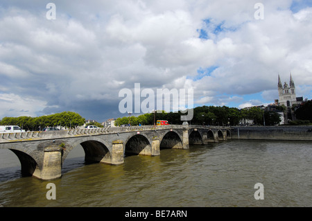 Pont de Verdun et cathédrale d'Angers. Maine-et-Loire, France. [Pays de la Loire] Banque D'Images