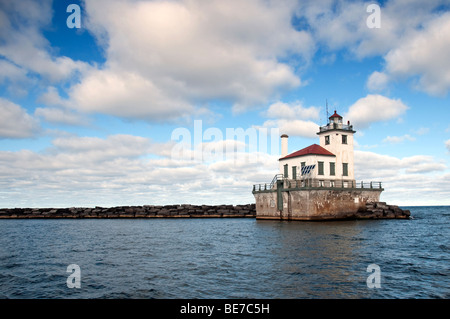 Le port d'Oswego Phare Ouest Pierhead, NY USA. Banque D'Images