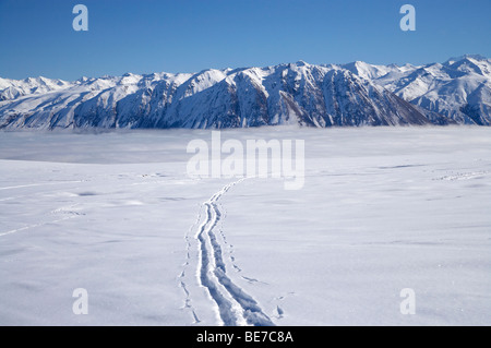 Les pistes de ski, domaine skiable Roundhill, brouillard sur le Lac Tekapo, et Hall, plage Mackenzie Country, Canterbury, île du Sud, Nouvelle-Zélande Banque D'Images