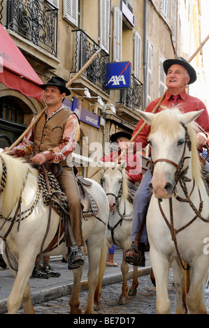 Les résidents de Provence Aix s'habillent de vêtements traditionnel paysan. Banque D'Images