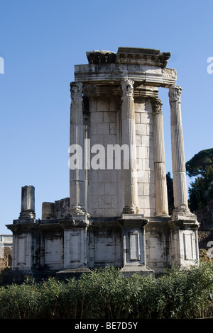 Temple de Vesta dans les ruines de l'ancien forum romain romain, Rome, Italie Banque D'Images