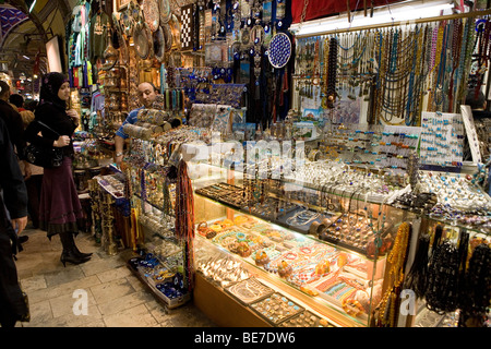 Les gens dans le Grand Bazar à Istanbul, entre l'échange Banque D'Images