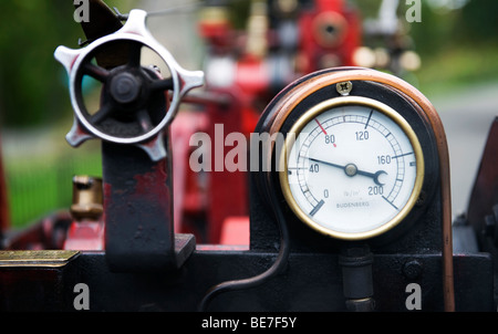 La réplique du tracteur à vapeur 'Tigrou' de Summerlee Museum à Coatbridge, en Écosse, en photo dans le parc de Kelvingrove, Glasgow. Banque D'Images