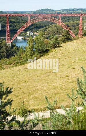 Viaduc de Garabit près de Ruynes-en-Margeride, Cantal, France Banque D'Images