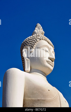 Statue de Bouddha, Grand Chedi Chaya Mongkol, Wat Yai Chai Mongkon, Ayutthaya, Thaïlande, Asie Banque D'Images