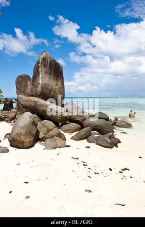 Plage avec les rochers de granit typique des Seychelles à Anse Royale, l'île de Mahé, Seychelles, océan Indien, Afrique Banque D'Images