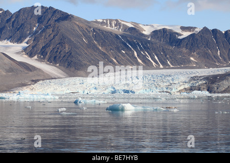 La fonte des glaciers en flottant Kongs Fjord Svalbard Banque D'Images
