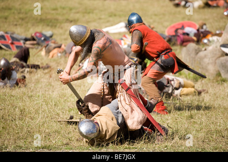 Guerriers Viking en guerre à un festival viking re-enactment au Danemark Banque D'Images